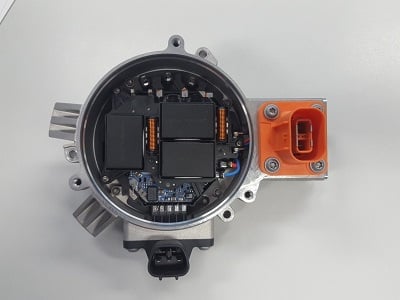 Figure 1: AB Mikroelektronik GmbH chose CeraLink for its automotive, high-voltage, electronic water pump. Three CeraLink SP modules result in a compact 60 µF DC-link capacitor. Source: TDK Electronics AG