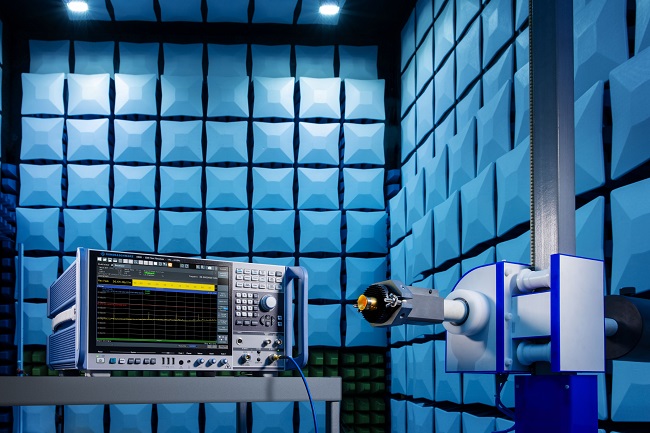 The new high-gain EMI microwave antenna up to 44 GHz enables EMI measurements of devices in the FR2 range. Source: Rohde & Schwarz