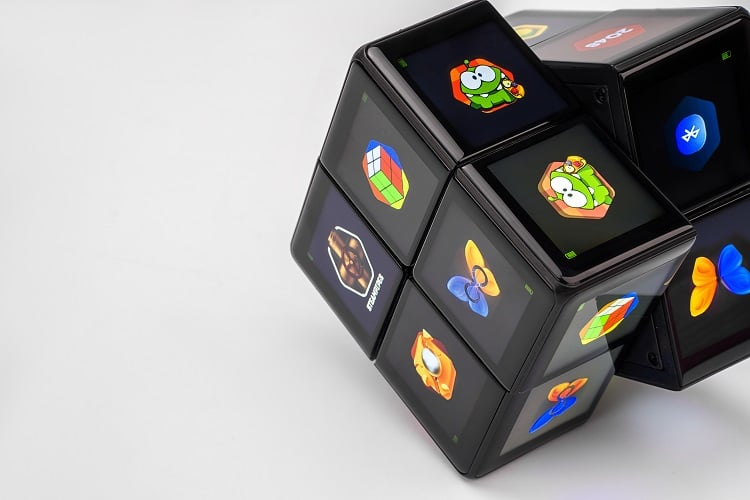 The WowCube can play games and contains three HD screens as well as a CPU inside. Source: Cubios