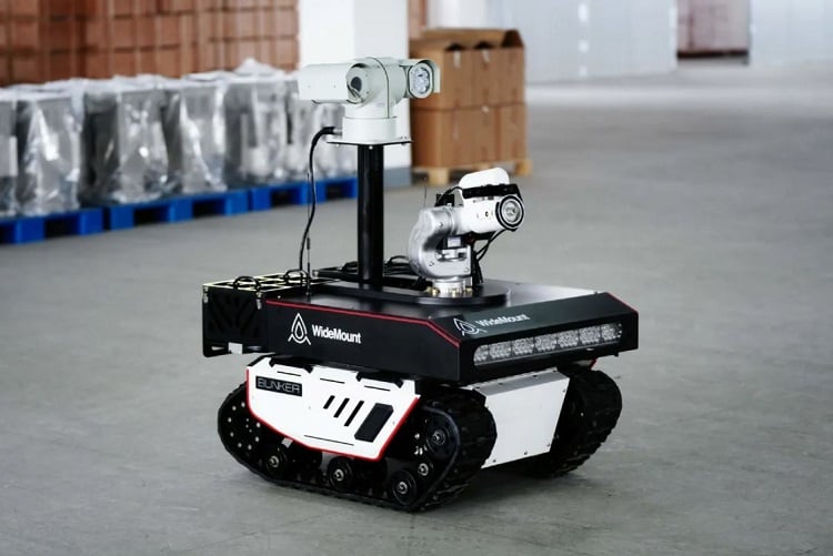 The robot is equipped with extinguishing agent and sensors that can located burning materials in real-time. Source: Widemount Dynamics  