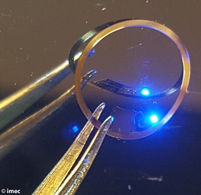 Self-standing flexible RF antenna with thin microchip, LED light and stretchable interconnections. Source: Imec