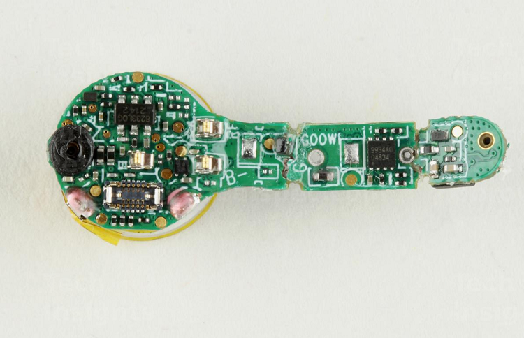 The right earbud board contains the exact same electronics components as the left side. Source: TechInsights 