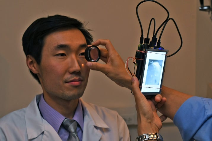Dr. Bailey Shen has his retina photographed using a camera based in the Raspberry Pi 2 computer. Source: University of Illinois at Chicago 