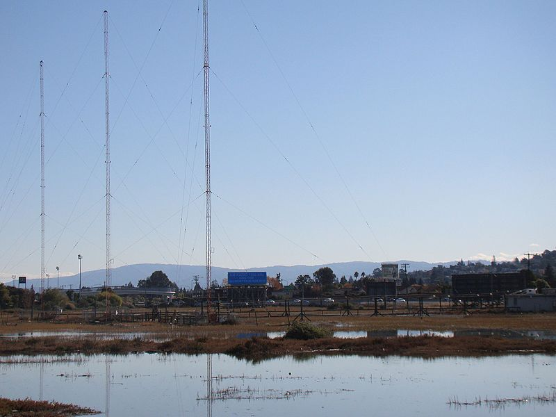 1550 kHz AM Broadcast antennas in Belmont, California.  Source: Wikicommons