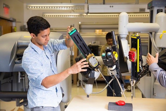 Fastron is a faster detection collision algorithm that could enable robots to perform assistive tasks more fluidly in the operating room. Photo credit: UC San Diego Jacobs School of Engineering 