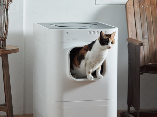 LavvieBot autonomous cleans the litter bin after a cat does its business. Source: PurrSong