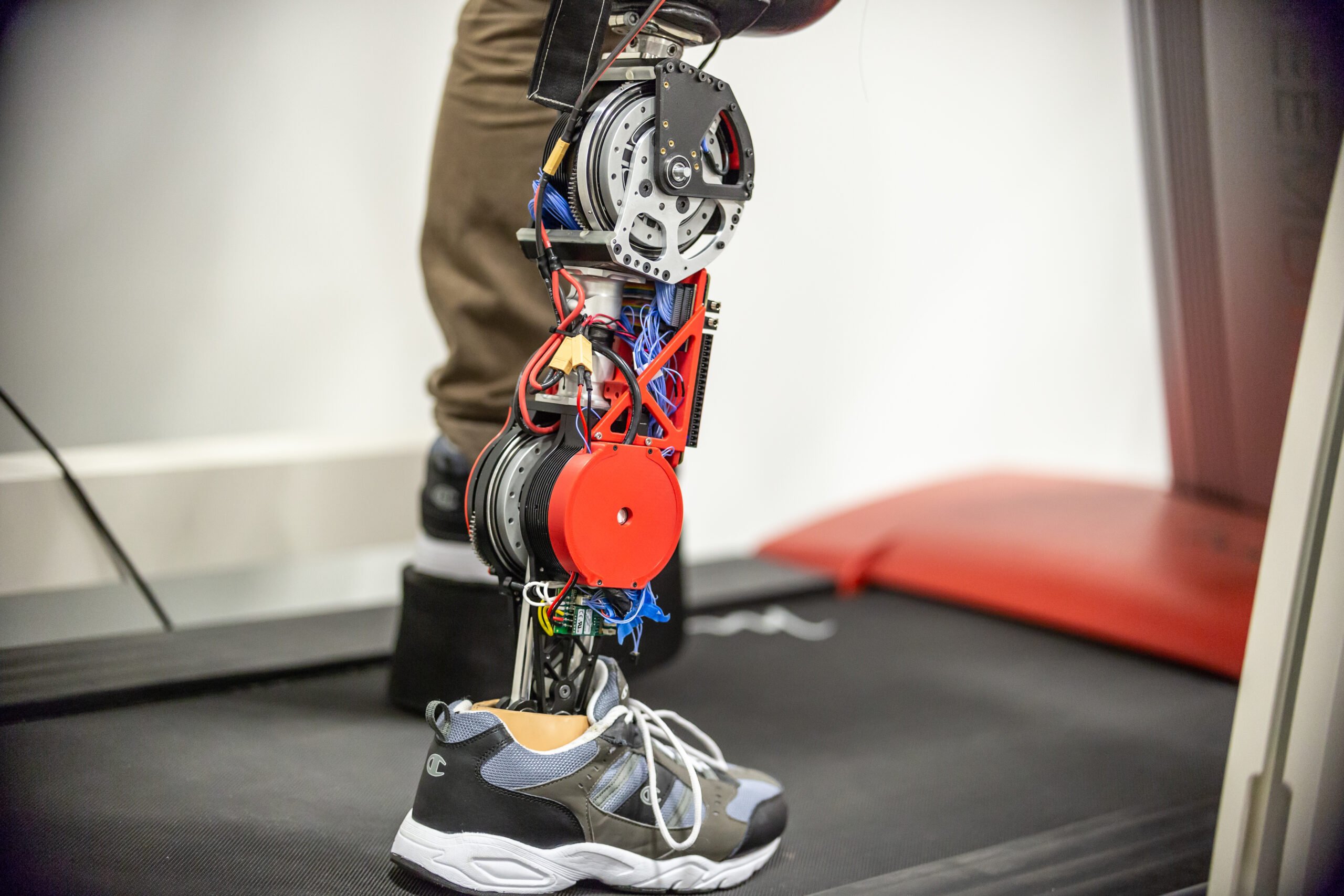 A student tests the robotic leg at the University of Texas at Dallas. The strong motors powering the knee and ankle can propel the user’s body while allowing the knee to swing freely, with regenerative braking to extend battery life. Source: University of Texas at Dallas