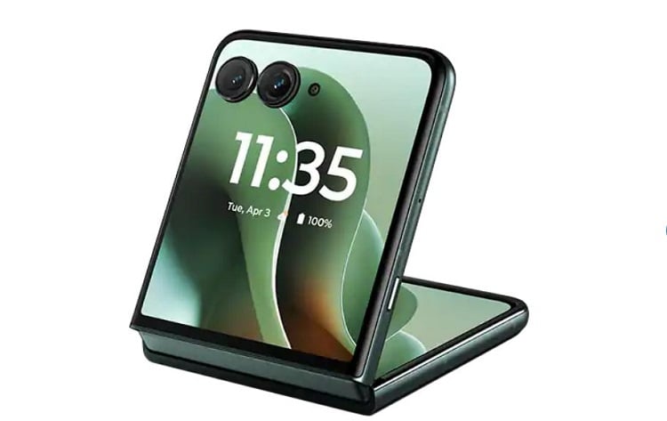 The Motorola Razr Ulta is a foldable smartphone that is powered by a octa-core Snapdragon applications/baseband processor for premium phone consumers. Source: Motorola 