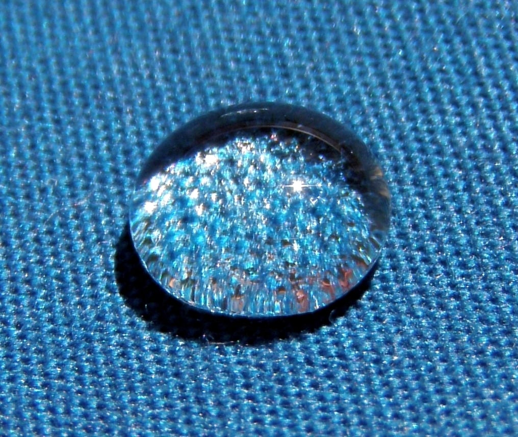 Water repellency can be imparted to fabrics through the use of silica nanoparticles or nanowhiskers. Credit: Brocken Inaglory / CC BY-SA 3.0