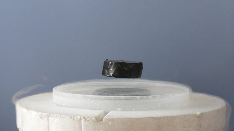 A magnet levitating above a superconductor cooled by liquid nitrogen. Source: Mai-Linh Doan/Wikimedia Commons, CC BY-SA 3.0