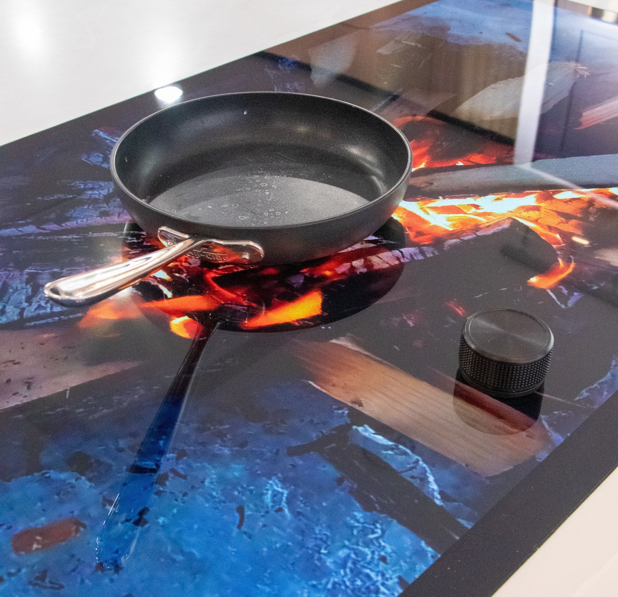 Induction cooktop with OLED display. Source: GHSP