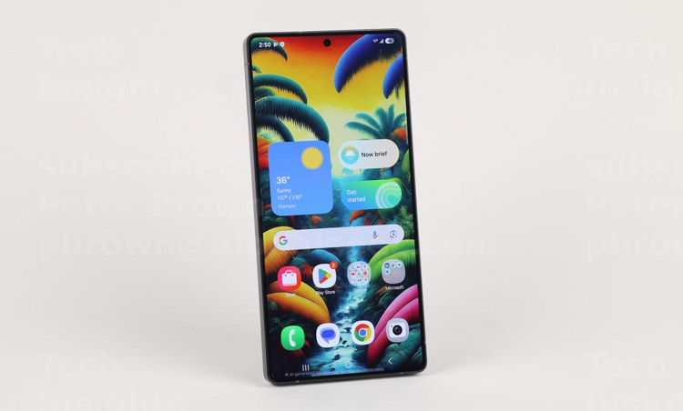 The Samsung Galaxy S25 Ultra smartphone includes the Qualcomm Snapdragon 8 Elite and main memory from Micron and Samsung. Source: TechInsights
