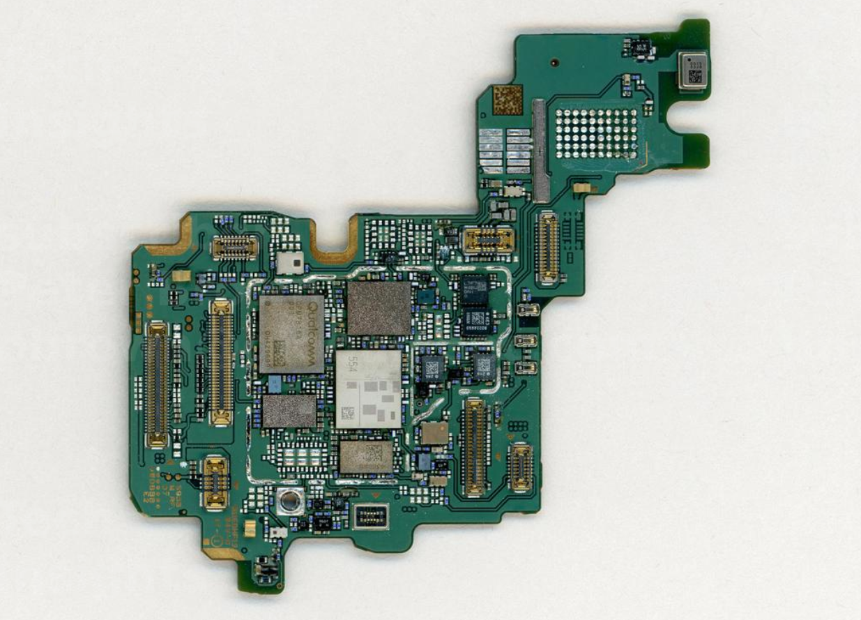 The RF board includes many of the communication ICs found in the Samsung Galaxy S25 Ultra. Source: TechInsights