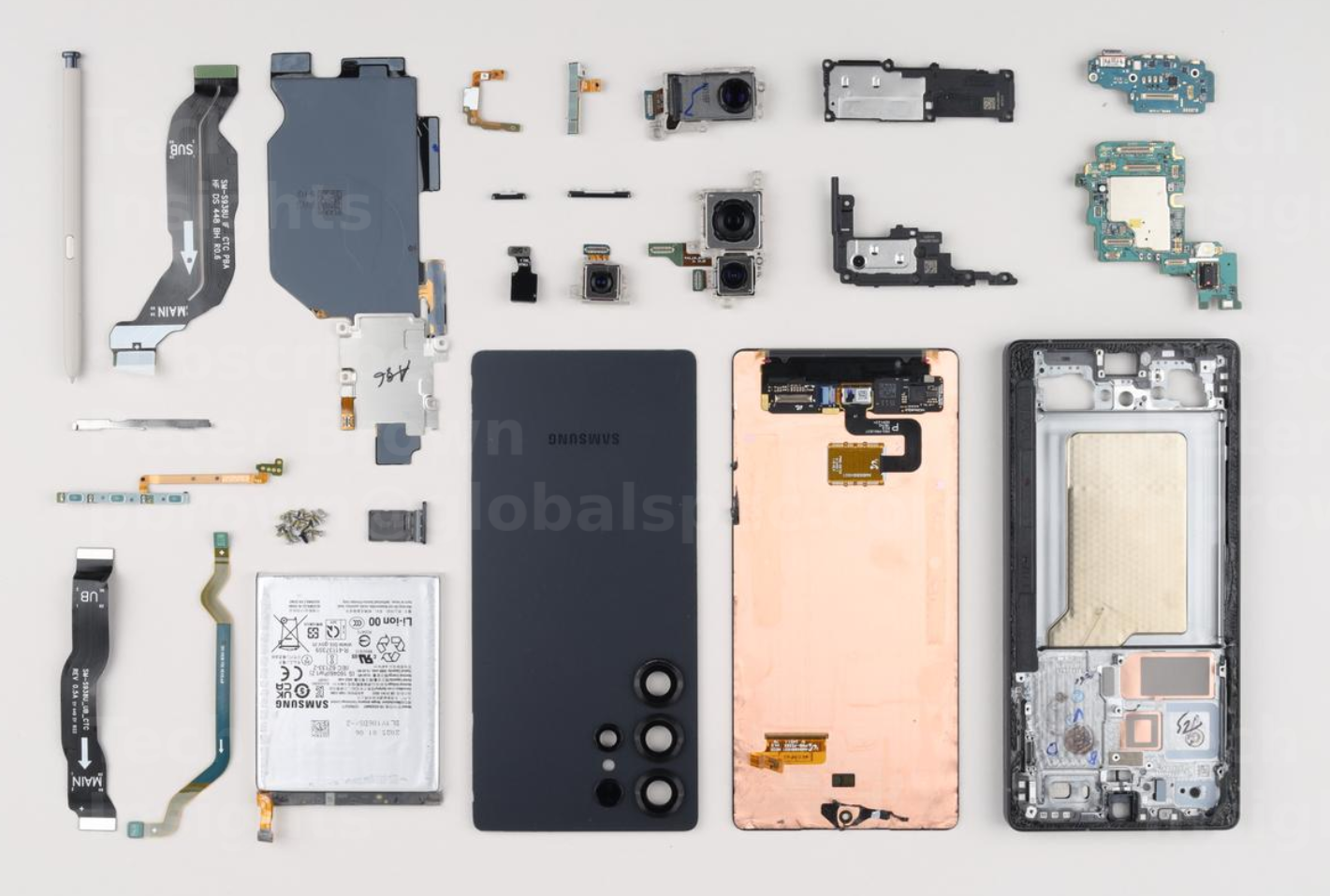 Some of the electronic components found inside the Samsung Galaxy S25 Ultra. Source: TechInsights