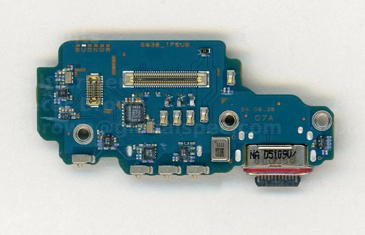 The secondary board found inside the Samsung Galaxy S25 Ultra. Source: TechInsights