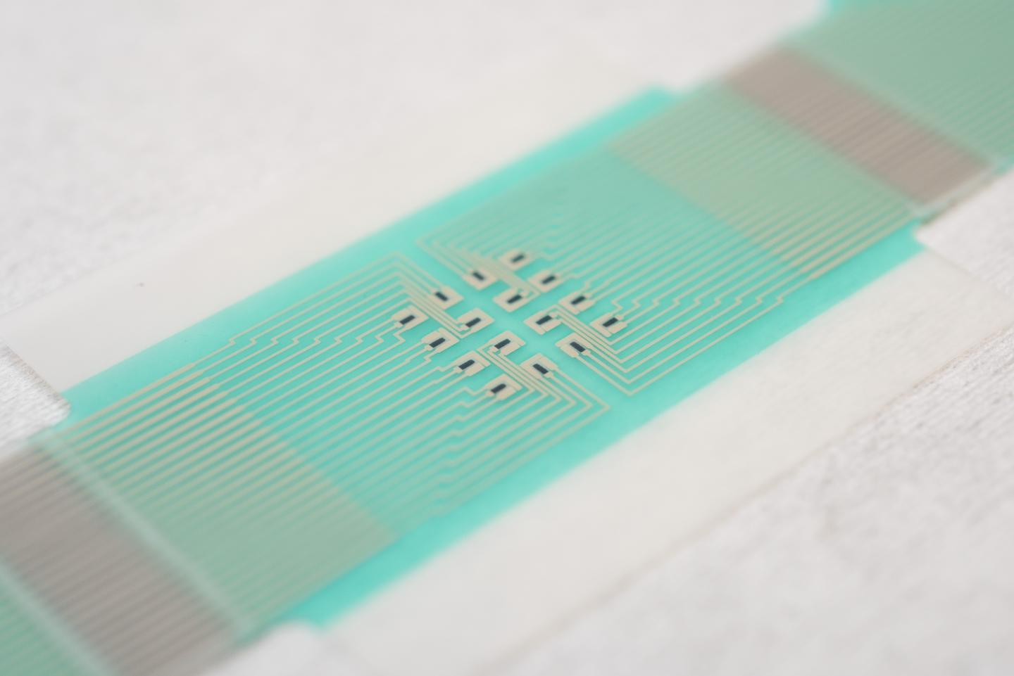 The sensor array is designed to draw fluid across a single hair follicle. (Source: University of Bath)