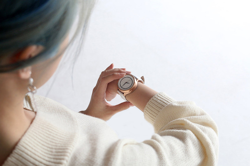 Carah, a real analogue watch with smart capabilities and a built-in SOS safety alert, launches on Kickstarter today for a campaign that will last 30 days. Source: DNX
