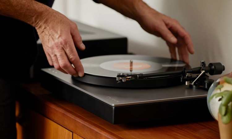 Turntables are still being manufactured and they are coming with latest technology such as Bluetooth and the ability to stream music. Source: Cambridge Audio