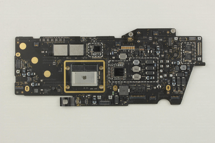 The main board of the Macbook Pro 13 powered by Apple's M1 applications processor. Source: TechInsights