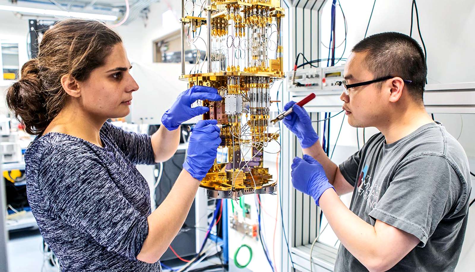 Postdoctoral researcher Audrey Bienfait (left) and graduate student Youpeng Zhong work in the laboratory of Andrew Cleland. Source: Nancy Wong/U. Chicago