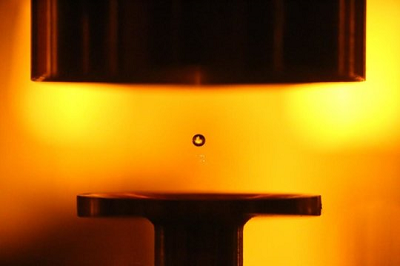 Sound waves are used to levitate droplets of water which then evaporate, concentrating the sample for spectroscopic detection of heavy metal contaminants in water. Source: Jairo Peralta and Victor Contreras, UNAM