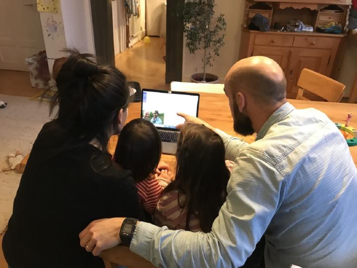A family searching for online health information. Source: Lars König/Regina Jucks