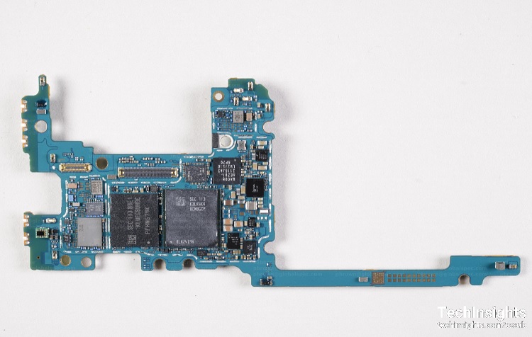 The main board inside the Galaxy Z Fold 5G includes the main applications processor from Qualcomm as well as the main memory from Samsung. Source: TechInsights