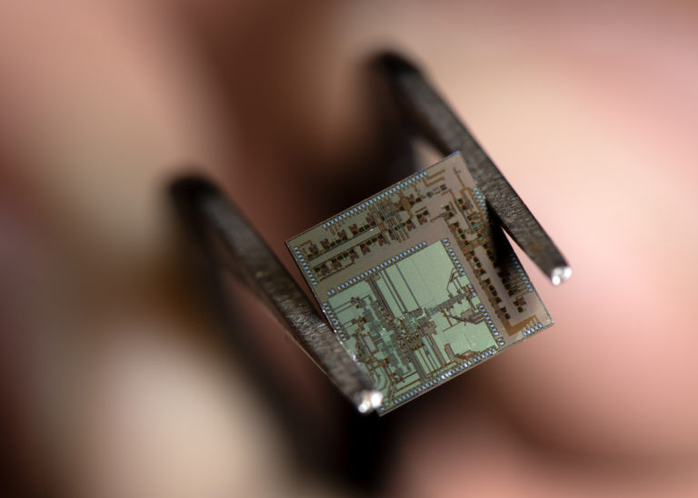 The &ldquo;end-to-end transmitter-receiver&rdquo; chip boasts a unique architecture combining digital and analog components on a single platform, resulting in ultra-fast data processing and reduced energy consumption. Source: Steve Zylius / UCI