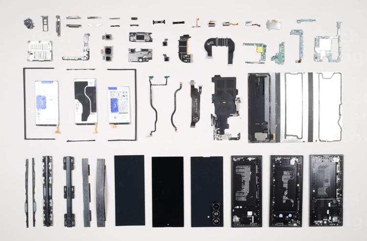 Some of the electronic components found inside of the Samsung Galaxy Z TriFold smartphone. Source: TechInsights
