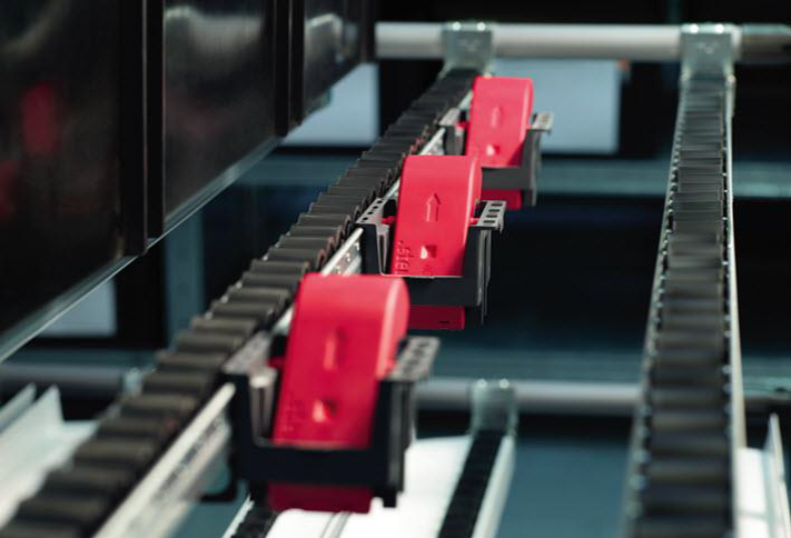 Figure 1: steute wireless sensors developed especially for e-Kanban racks manage the replenishment of materials in modern factories. 